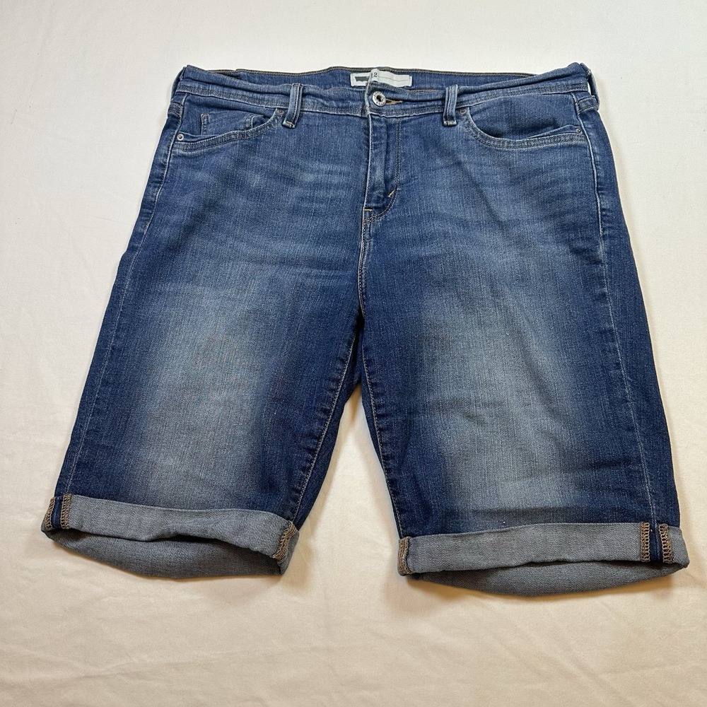Levi's Classic Bermuda Shorts Womens Sz 12 Mid Rise Blue Denim Jorts Medium Wash